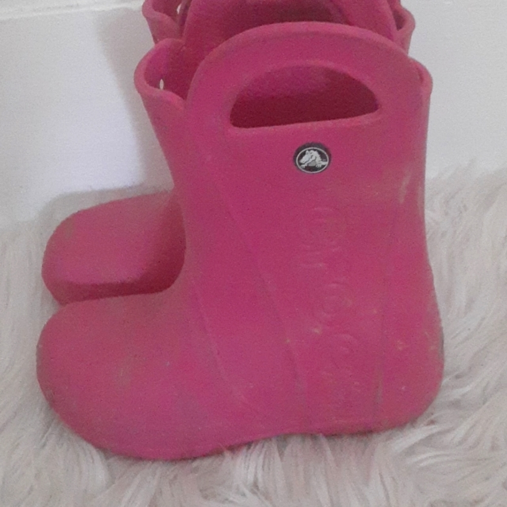 CROC rainbows size 13